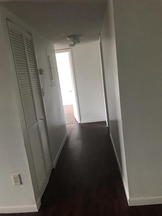 Foto del edificio - 819 NE 199th St