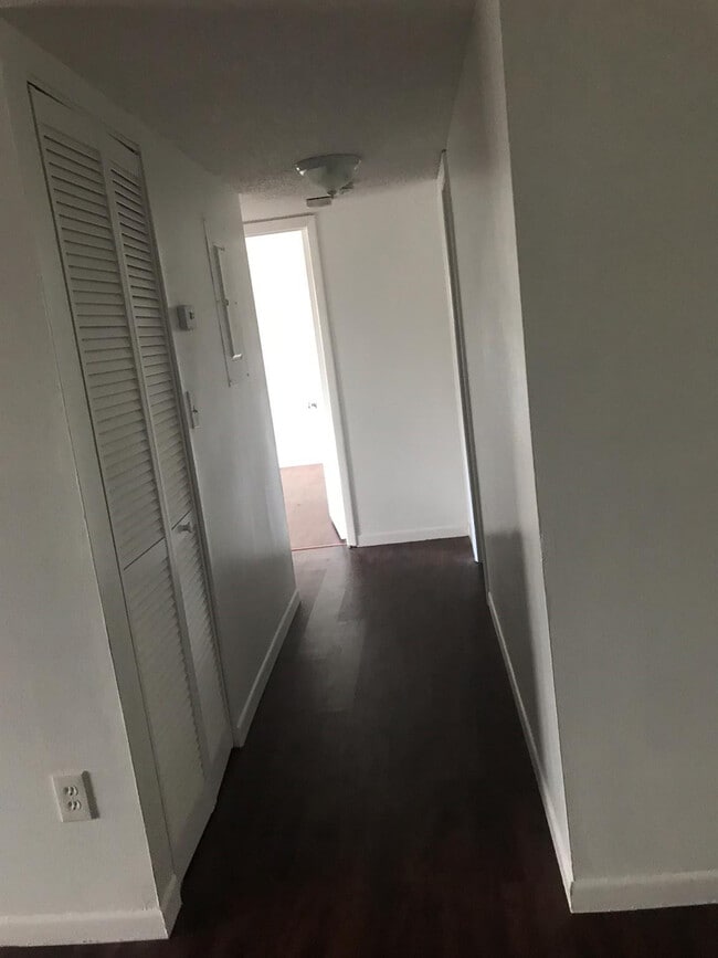 Building Photo - 819 NE 199th St