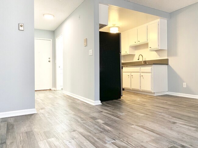 Foto del edificio - 664 W 12th St. San Pedro, CA 90731
