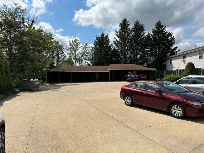 Building Photo - 833 Red Oak Trl