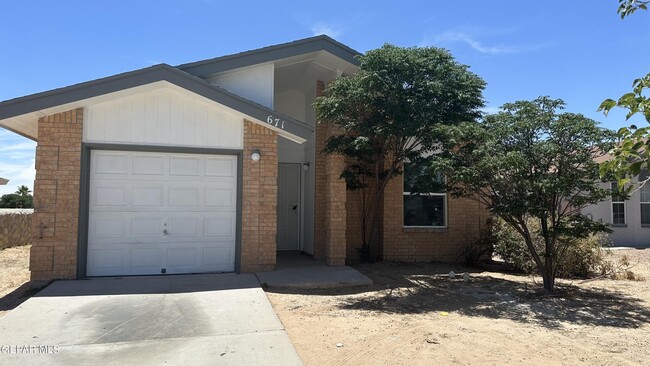 Building Photo - 671 Danube Dr