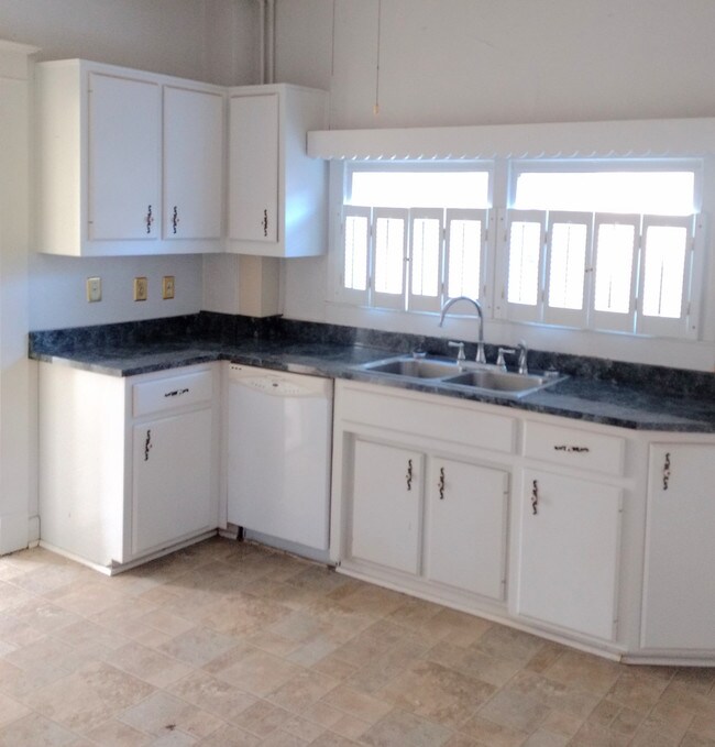 Building Photo - 114 Valley View