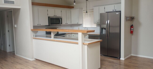 Foto del edificio - Charming Home Near the Prescott Square