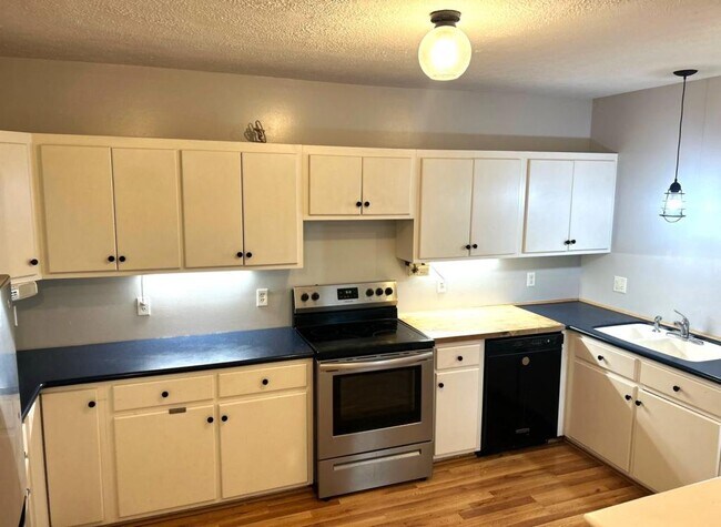 Building Photo - 74 Summer St. Unit 101