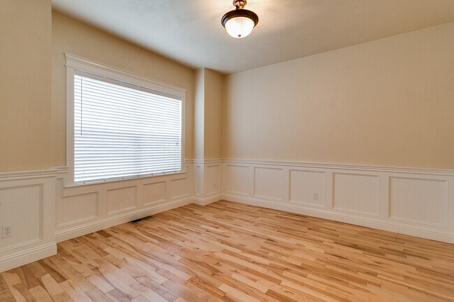 Building Photo - Beautiful 4-Bedroom, 3-Bath Home With Central Heat & A/C!