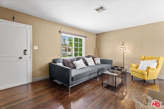 Foto del edificio - 17512 Bullock St