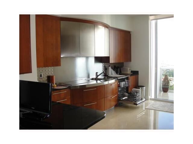 Building Photo - 18101 Collins Ave