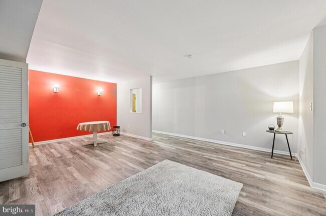 Foto del edificio - 9633 White Acre Rd