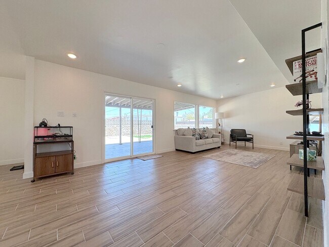 Building Photo - Northeast El Paso 4 Bed Refrig A/C!