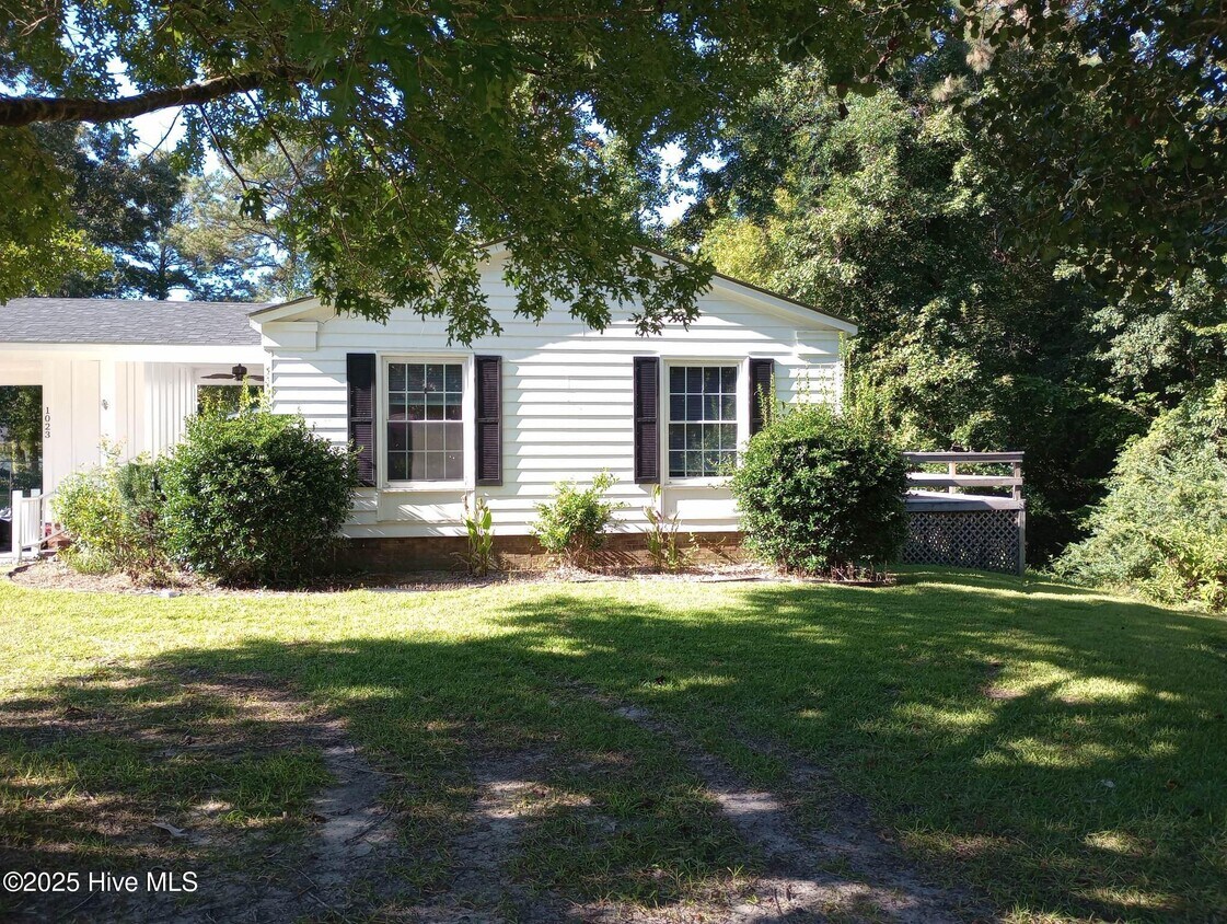 Foto principal - 1023 Shirley Dr
