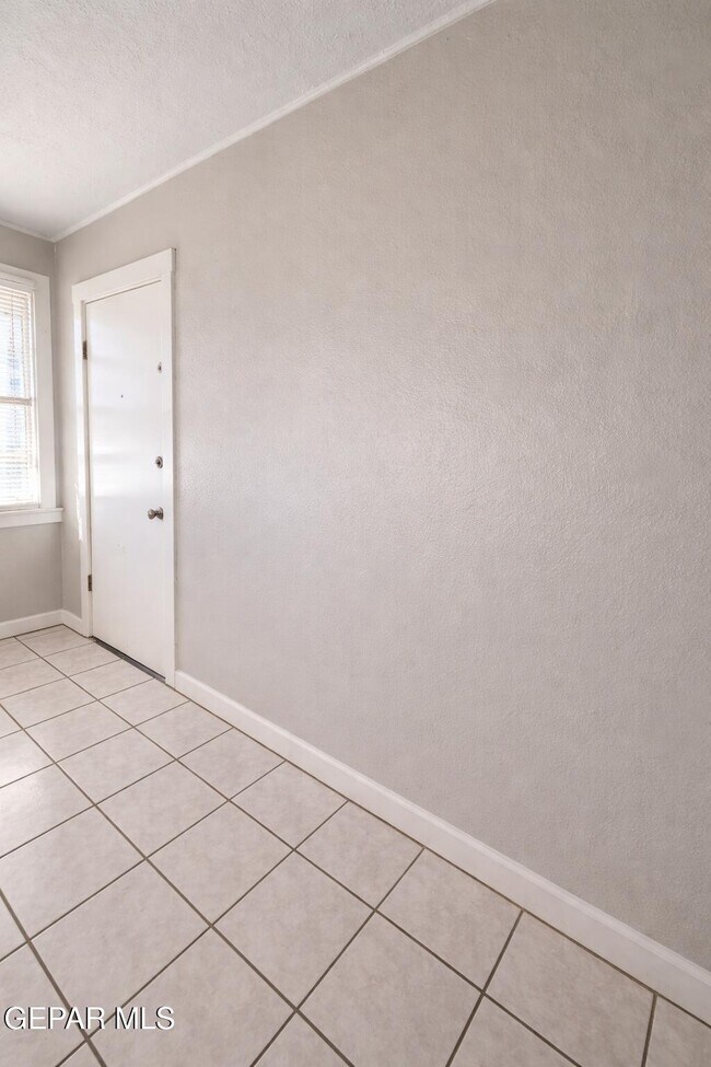 Foto del edificio - 1114 N El Paso St