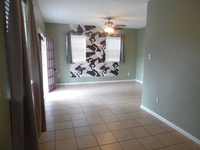 Foto del edificio - 739-741 Leontine St