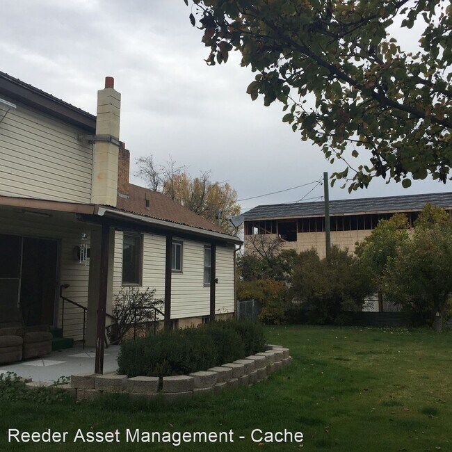 Building Photo - 5 br, 2 bath House - 3870 South Main Street