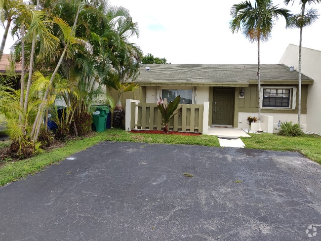 Building Photo - 11012 SW 123rd Ct