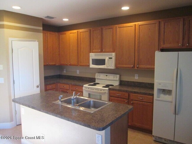 Building Photo - 766 Ventura Dr