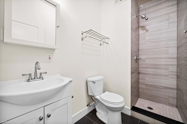 Building Photo - 5 br, 2 bath Triplex - 2031 N Carlisle St ...