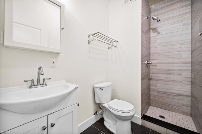 Building Photo - 5 br, 2 bath Triplex - 2031 N Carlisle St ...