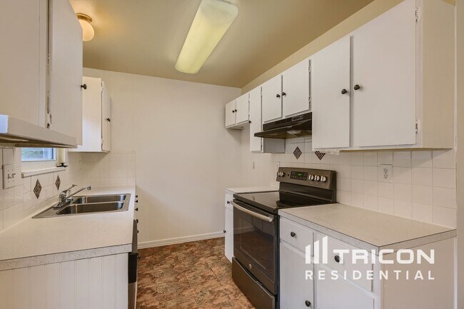 Foto del edificio - 6517 Orbit Way