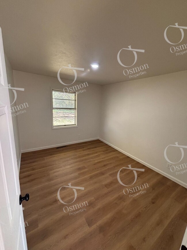 Foto del edificio - 909 E 1st St