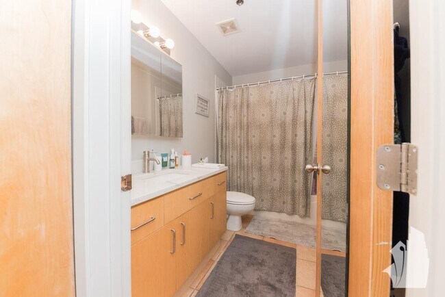 Building Photo - 1 bedroom in Chicago IL 60647