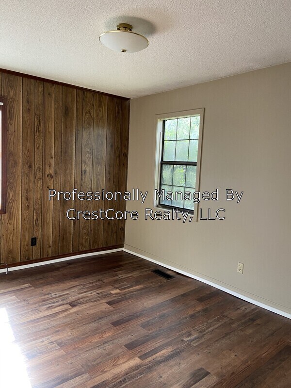 Building Photo - 116 Eastlawn Dr