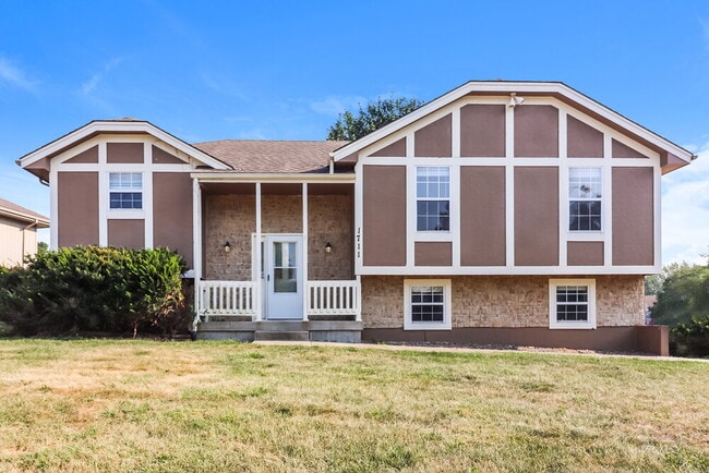 Building Photo - 1711 Roberta Dr