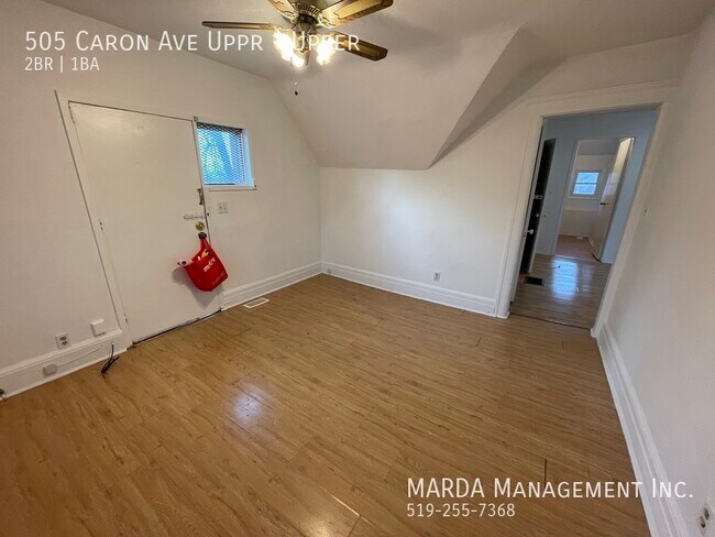 Photo du bâtiment - RENOVATED 2 BED/1 BATH UPPER DUPLEX ON CARON - INCLUSIVE!