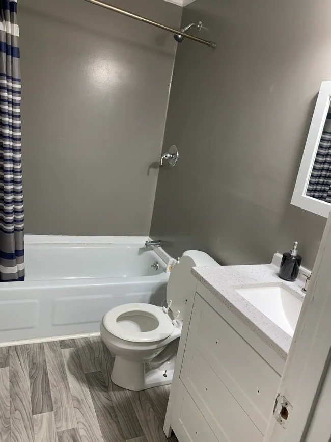 Baño principal - 7602 Hunt Club Rd