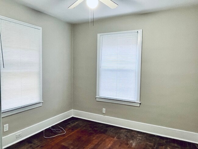 Building Photo - 1735 W Hill St