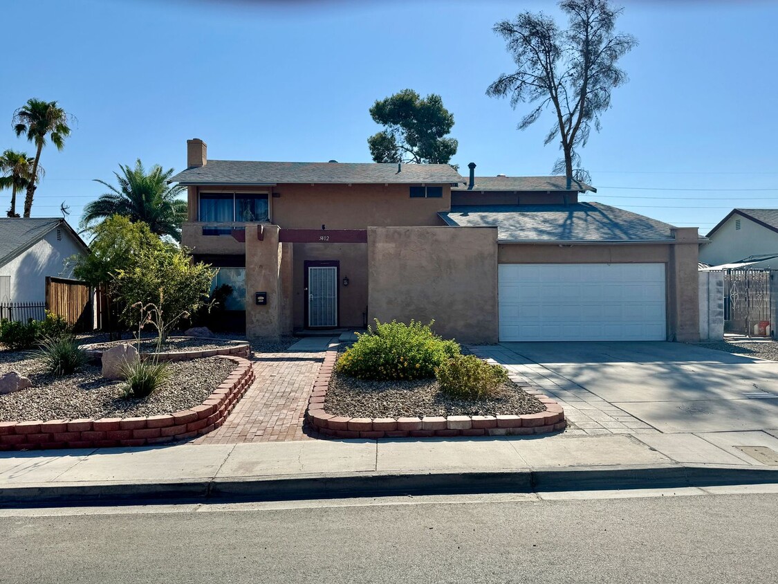 Primary Photo - Gorgeous, renovated 4-bedroom home central...