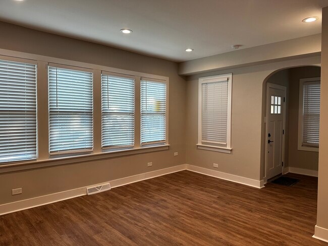 Building Photo - 3703 Blanchan Ave