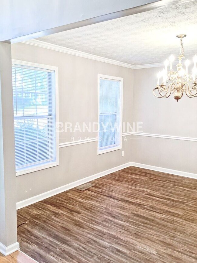 Building Photo - Charming and Lovely 4BR! Apply today!