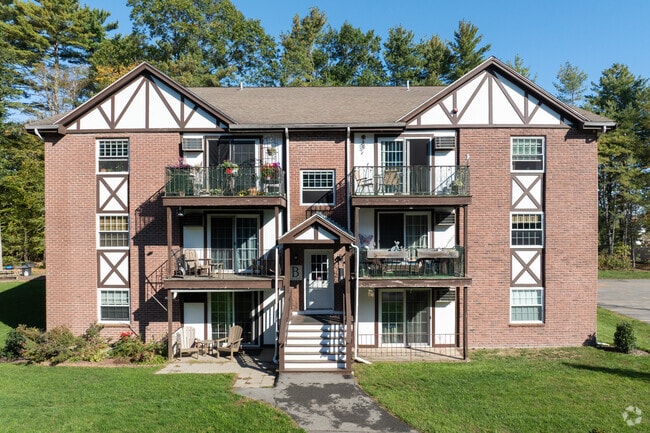 Foto del edificio - Tudor Crest Estates