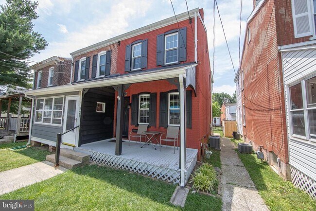 Building Photo - 540 S Adams St