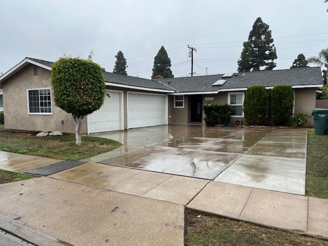 Primary Photo - Beautiful: 4 Bedroom 3 Bath Home,