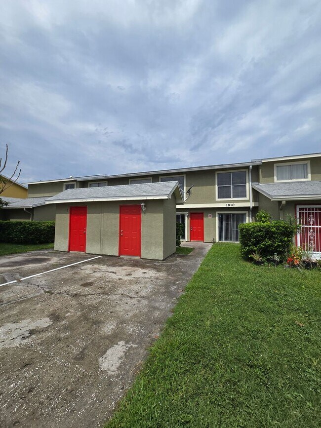 Foto del edificio - Spacious 2 Bedroom Orlando Condo with Water Included – Available Now!