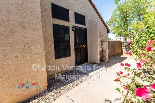 Building Photo - 921 W University Dr