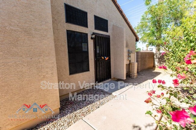 Foto del edificio - 921 W University Dr