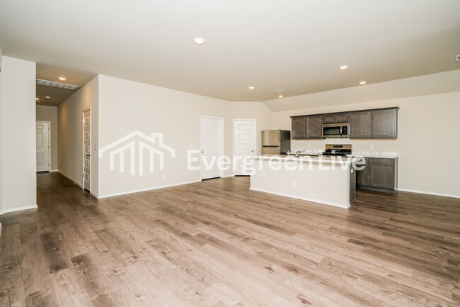 Foto del edificio - 1118 Raven Dr