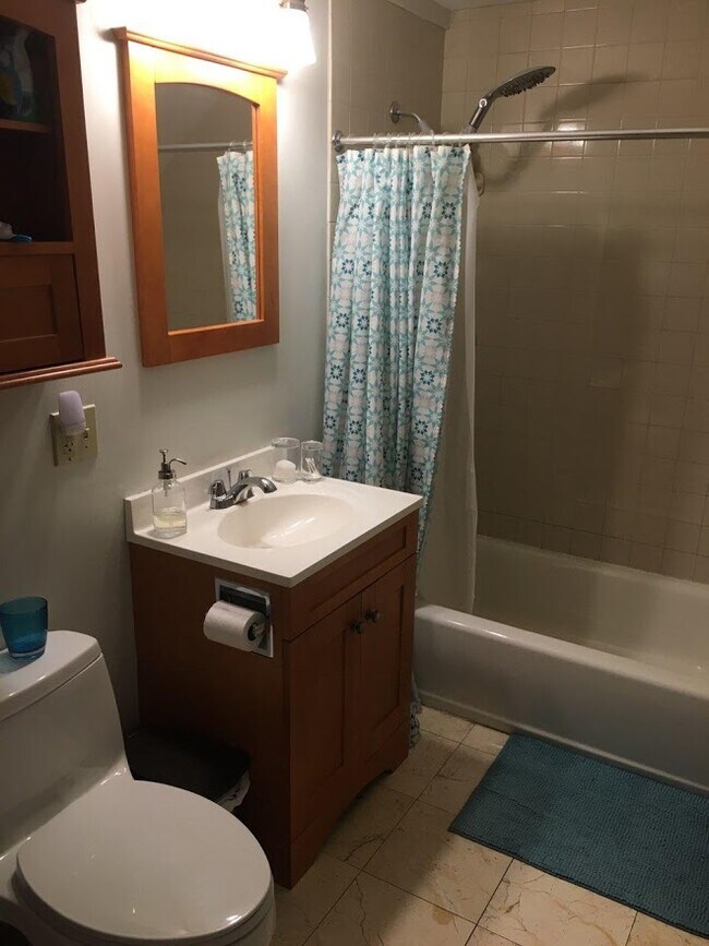 Building Photo - 18 Otis St