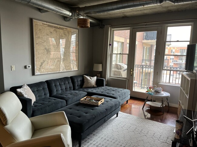 Building Photo - 3rd Ward Condo For Rent