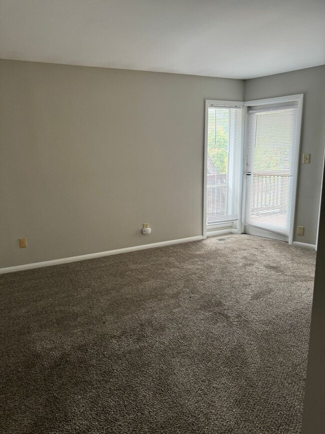 Foto del edificio - Two Bedroom Apartment for Rent - Marble Cliff/Grandview