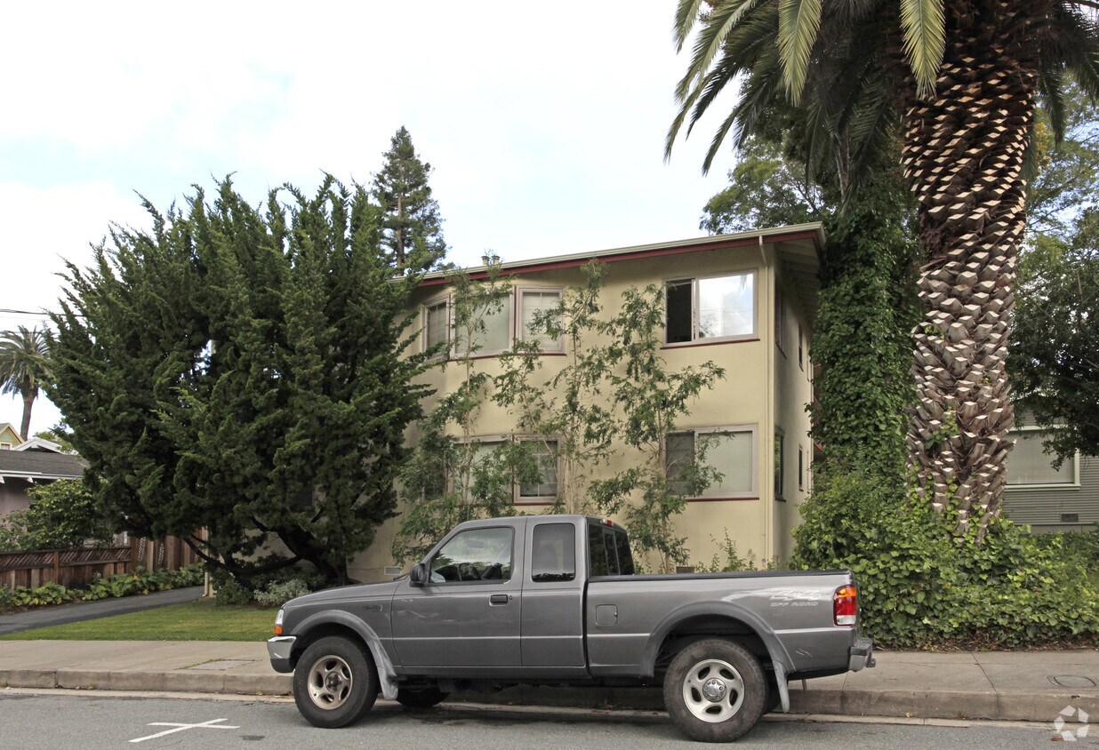 Building Photo - 121 Sylvar St