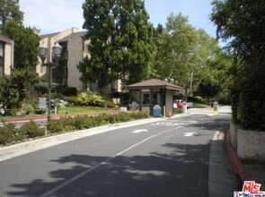 Building Photo - 9109 Summertime Ln