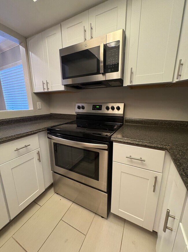 Foto del edificio - READY TO VIEW NOW! Beautiful 2 Bed/2 Bath ...