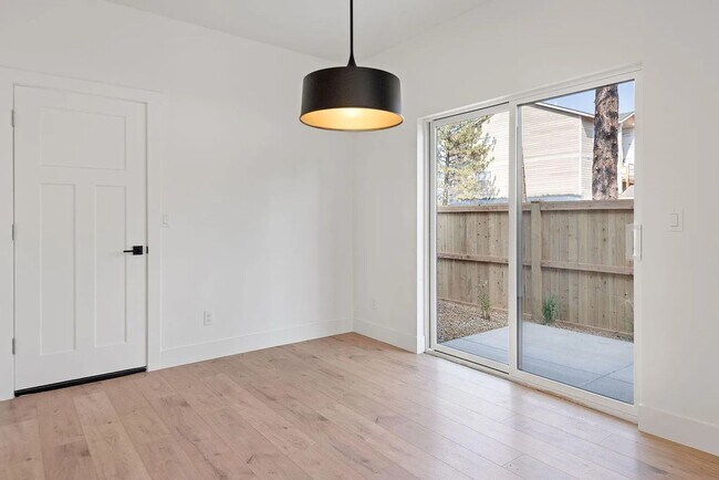 Building Photo - Newer Construction Townhome in Sunset Meadows