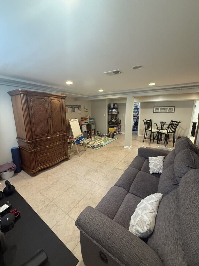 Foto del edificio - 6953 W Summerdale Ave