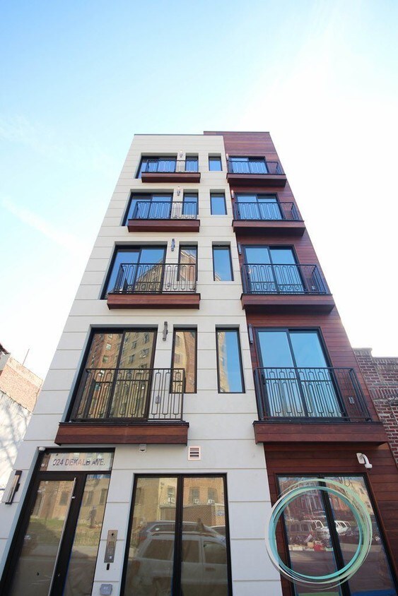Primary Photo - 924 Dekalb Ave