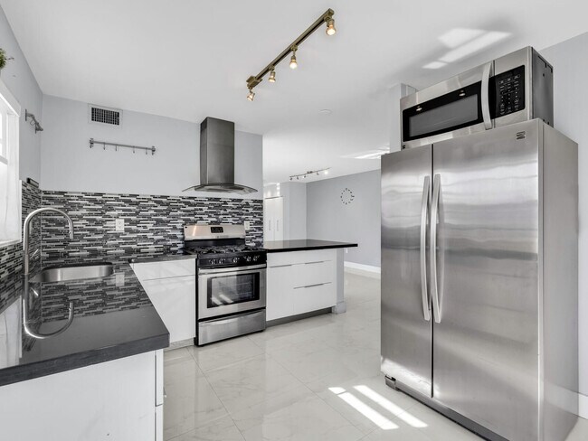 Building Photo - 525 Meridian Ave