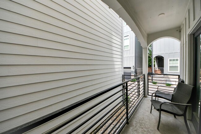 Foto del edificio - 1223 W 16th St